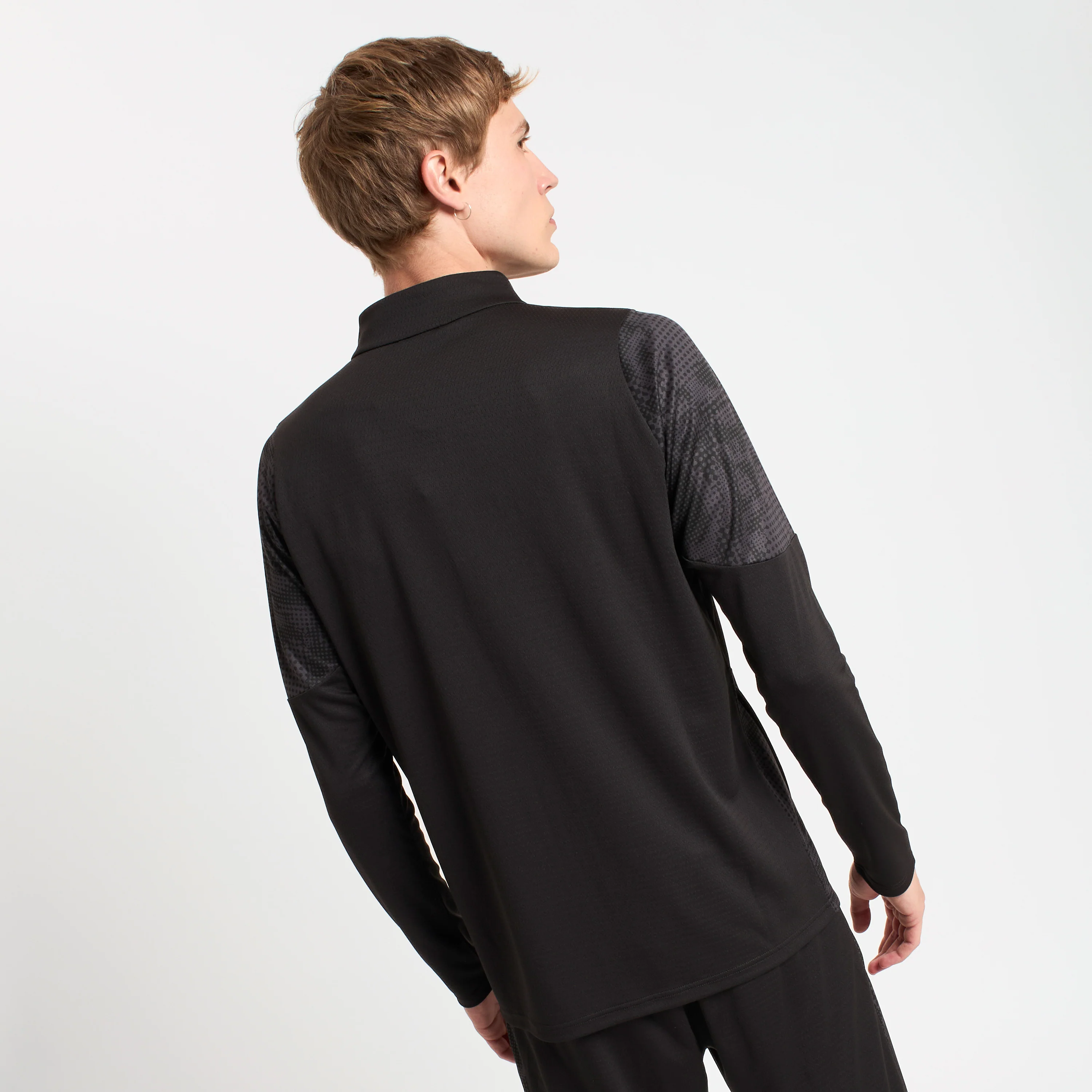 GIACCA NERA MILAN TRAINING 2025/26 CON ZIP E TASCHE - Image 5