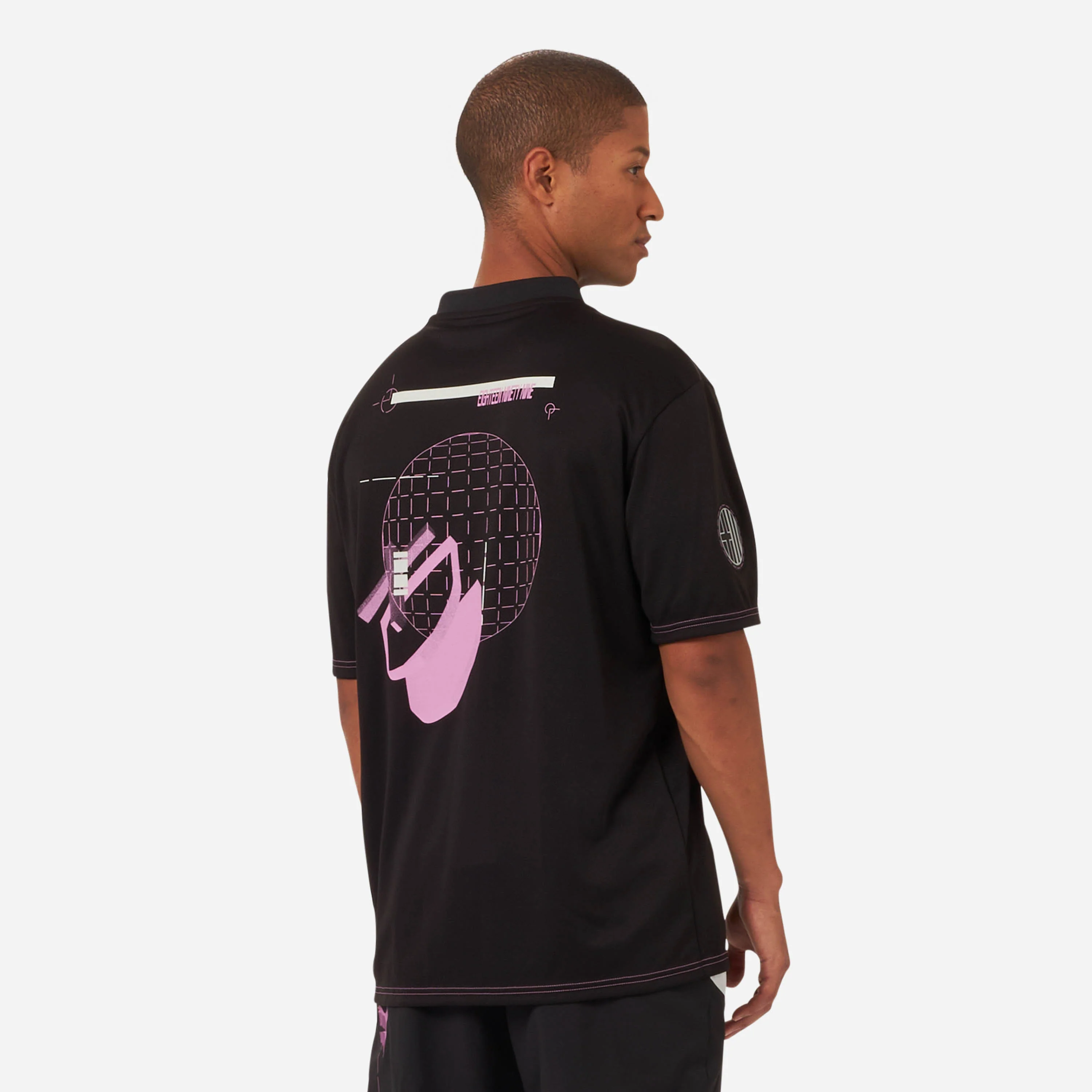 T-SHIRT MILAN SCOLLO A V CON STAMPE E PATCH - Image 5